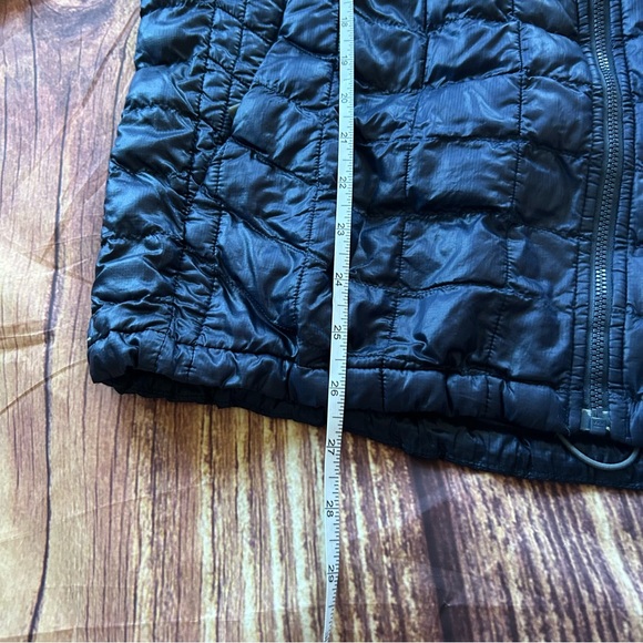 Men’s The Northface Thermoball Jacket Navy Size Medium - Picture 9 of 14